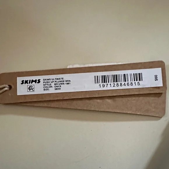 SKIMS Ultimate Push-up Plunge Bra - Picture 2 of 2